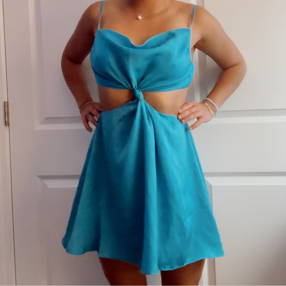 Super cute Margot Robbie inspired mini dress !